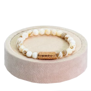 Bracelet pierre naturelle, corail bambou avec breloque